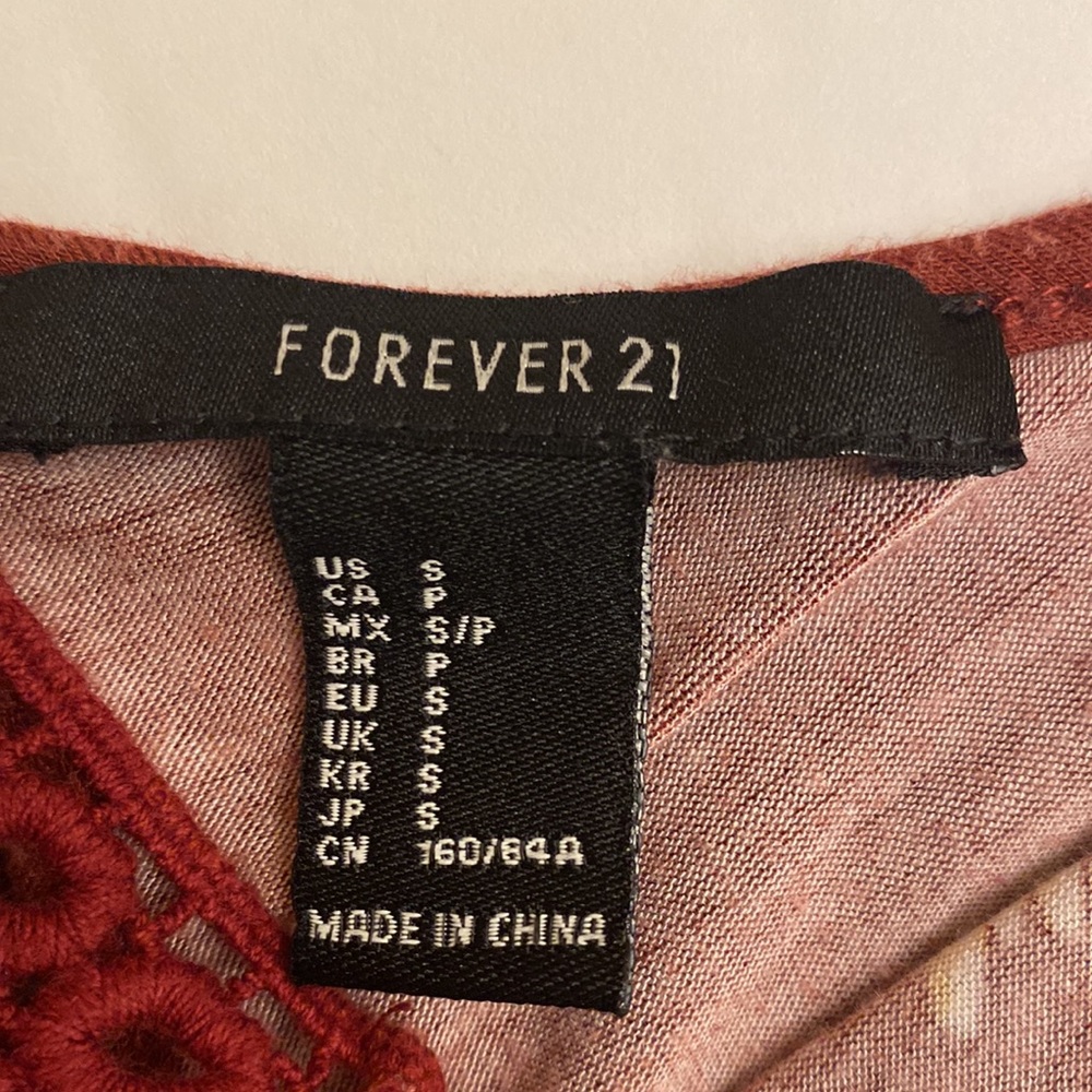 FOREVER 21 Juniors Tank Top (babydoll) Small Burgundy with White/Yellow Daisies - Picture 3 of 6